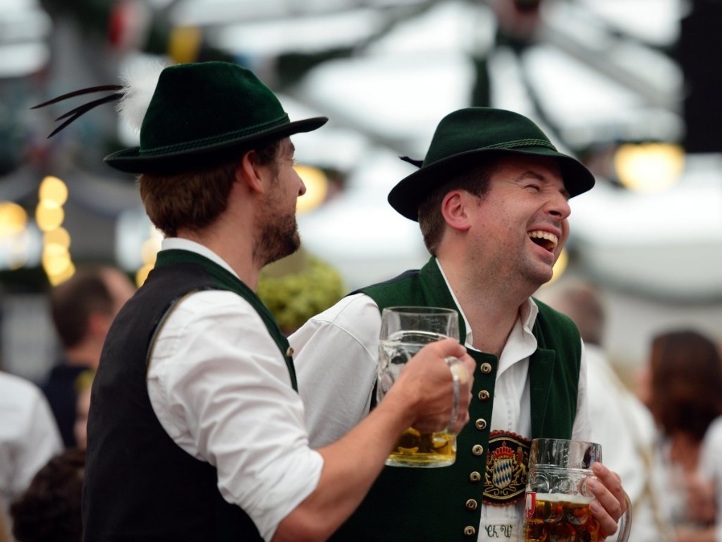 Visitors enjoy a beer during the opening day of the 181st Oktoberfest in Munich September 20, 2014. Reuters