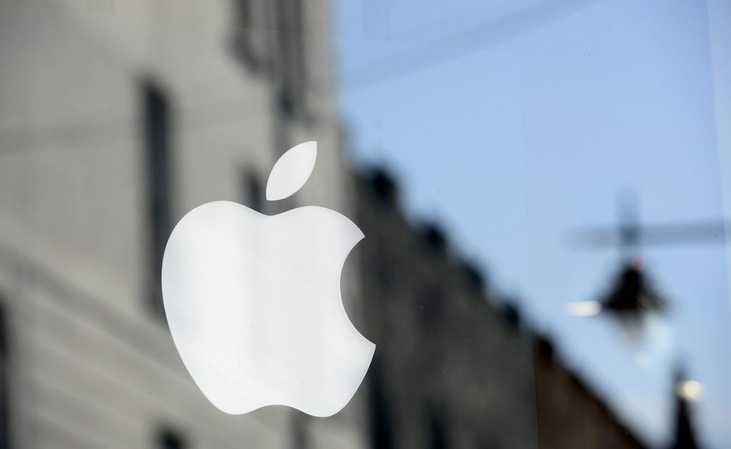 An Apple logo is seen in the window of an authorised apple reseller store in Galway, Ireland August 30, 2016. REUTERS/Clodagh Kilcoyne