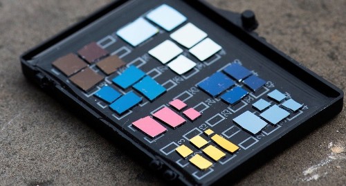 Revolutionary material could cut smartphone display energy consumption