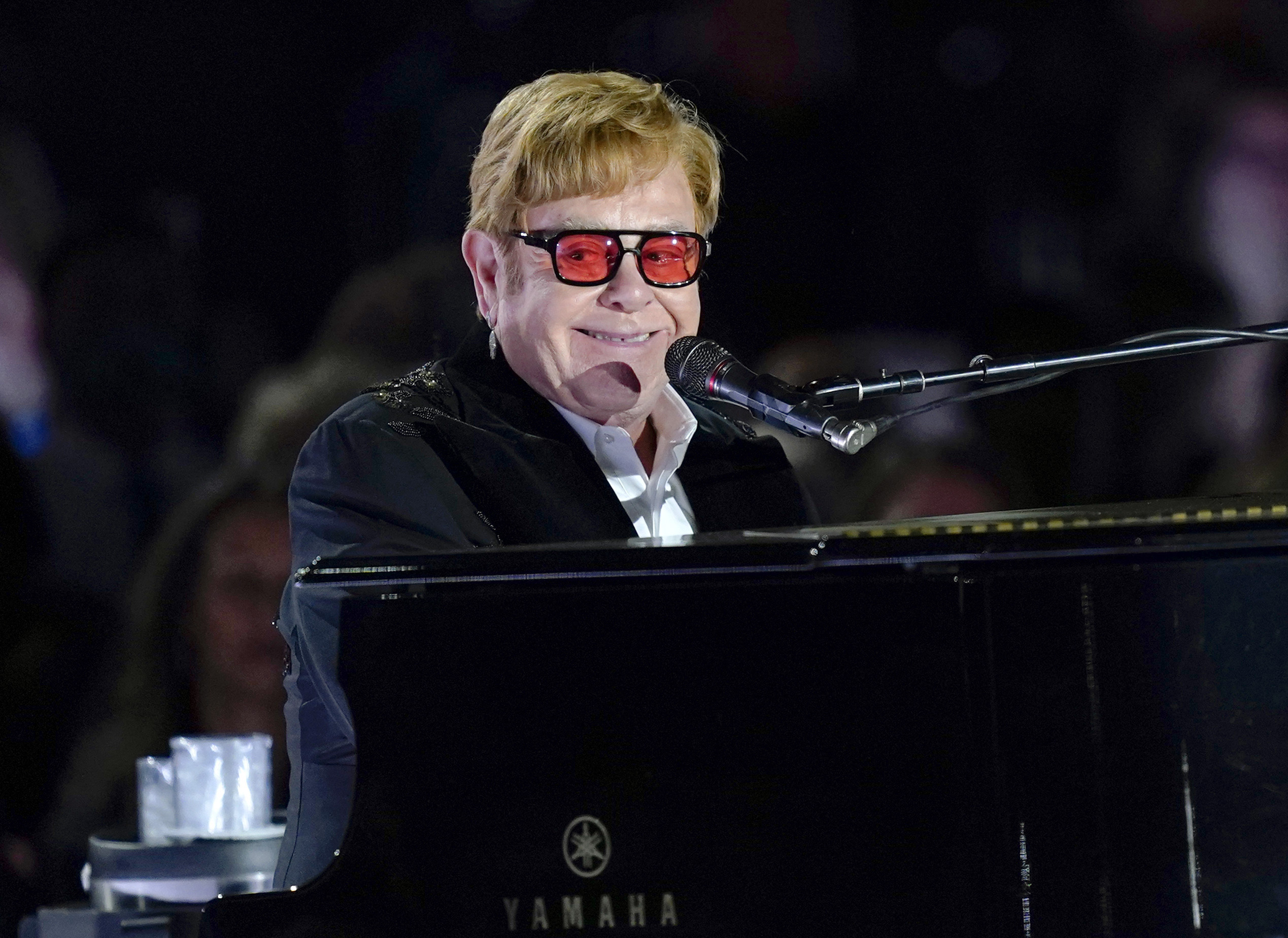 Elton John to play Glastonbury as epic tour draws to close | Flipboard