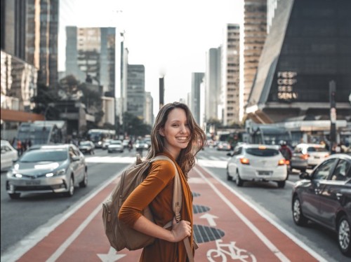There is one major difference between people who move abroad and those who don't, according to a recent study