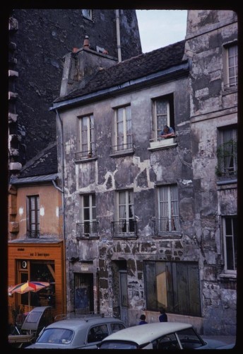 These photos show what springtime was like in Paris in 1960