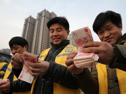 20 tourist scams to watch out for when traveling abroad this summer