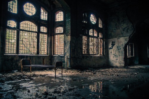 11 eerie photos of abandoned places around the world