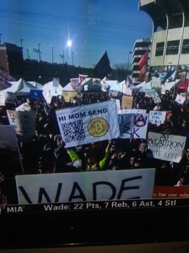 A College Kid Made More Than $24,000 Yesterday Just By Waving This Sign On ESPN
