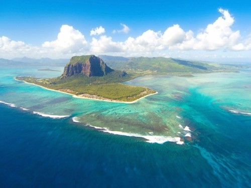 12 foreign islands that most Americans have probably never heard of