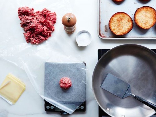 The secret technique that chains like Shake Shack use to make delicious burgers