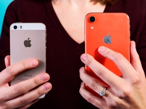 I swapped my 4-year-old iPhone 5S for a coral iPhone XR — and it's been a massive adjustment