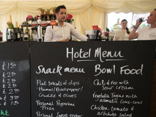 11 psychological tricks restaurants use to make you spend more money