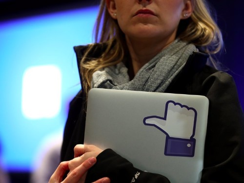 Facebook finally kills option to auto-upload your photos from your phone