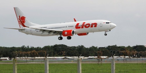 An off-duty pilot reportedly prevented a Boeing 737 Max 8 crash, one day before the same plane crashed and killed 189 passengers