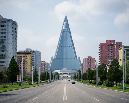 A photographer captured these surreal photos of North Korea’s capital on a state-sanctioned tour