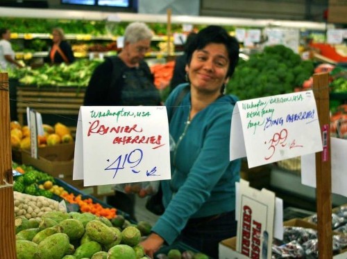 How to choose the healthiest foods at the grocery store for the least amount of money