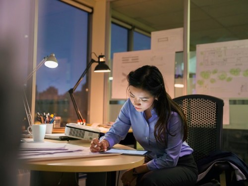 Scientists say smart people are more likely to stay up late and do drugs as adults