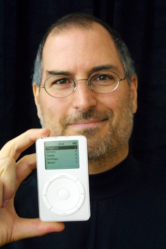 39 photos that show how Steve Jobs saved Apple from disaster and set it on the path to a $1 trillion valuation