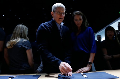Why Apple should be scared of Facebook's and Google's messaging apps