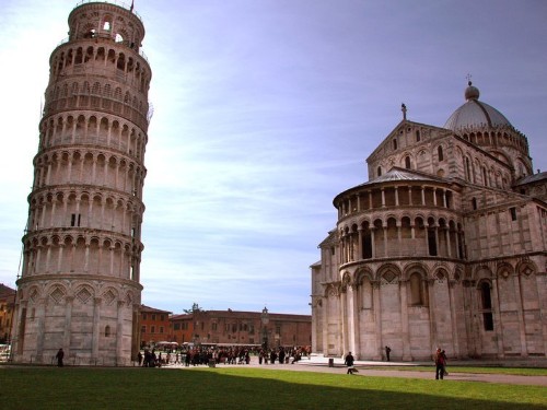 Locals share insider tips on visiting 18 popular tourist attractions around the world