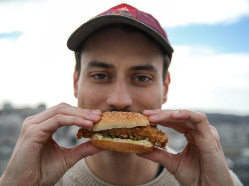 We compared the most popular menu items at KFC and Popeyes — and the winner is crystal clear