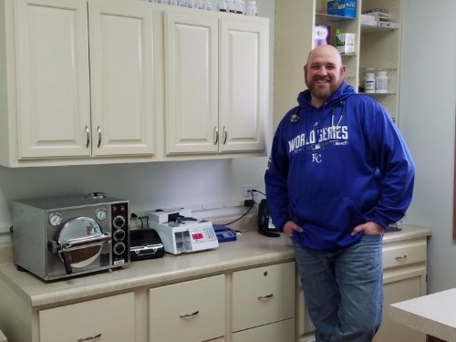 A new kind of doctor's office that charges a monthly fee and doesn't take insurance could lead to much cheaper prescriptions