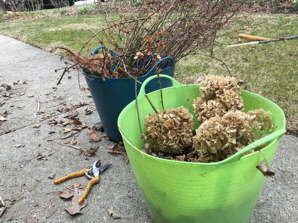 Want to start a compost pile for your garden? Here are tips on how to build one with yard and kitchen waste