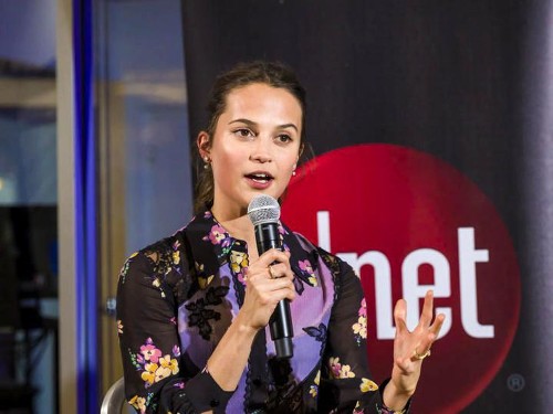 La protagonista de 'Tomb Raider' explica por qué las redes sociales no son lo suyo