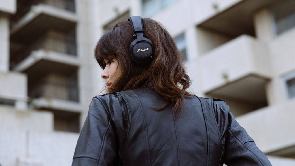 The Best Noise-Cancelling Headphones for Travel (and Everything Else)