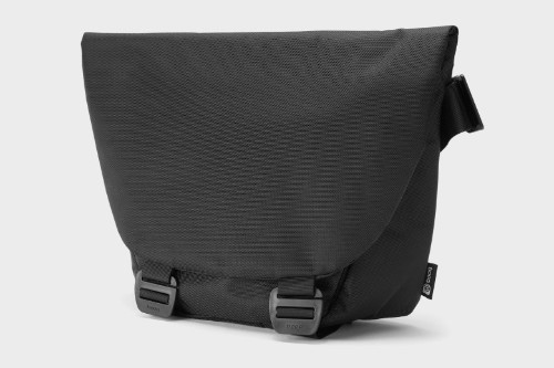 The booq bag that keeps your tech gear in a Shadow