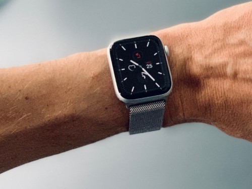 Boost privacy of Apple Watch Series 5’s always-on face