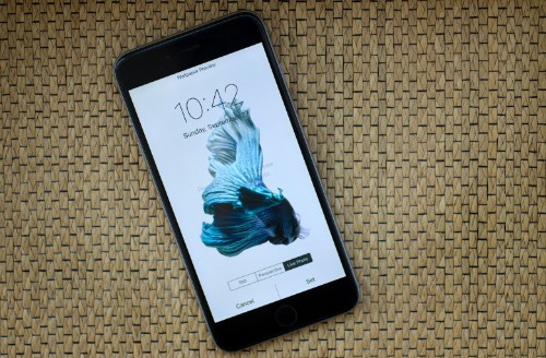 iPhone 7 unibody has four speaker grilles, larger camera lens