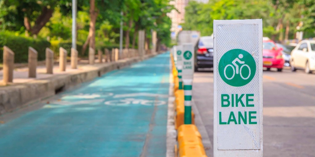 E-bike riders pose far lower risk than non-assisted riders, new data shows - Electrek