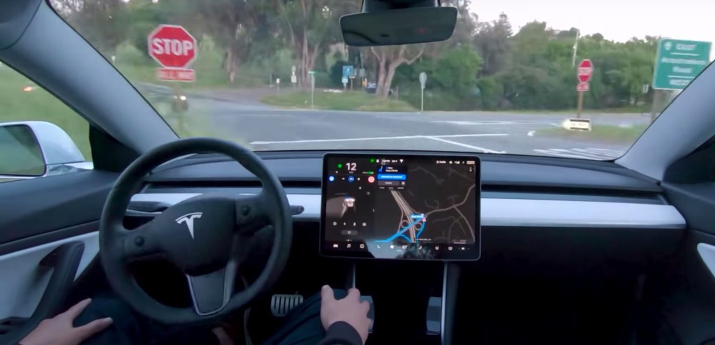 Tesla going into software subscription service could become big business - Electrek