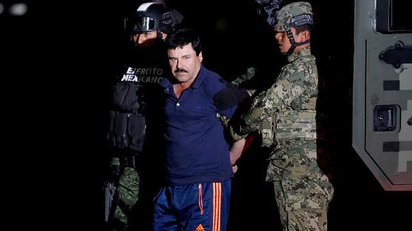 Joaquín "El Chapo" Guzmán condenado a cadena perpetua. El señor de la droga mexicano ha sido sentenciado a cadena perpetua más treinta años adicionales por un juez de Nueva York después de que fuera declarado culpable en febrero. Sus abogados recurrirán.