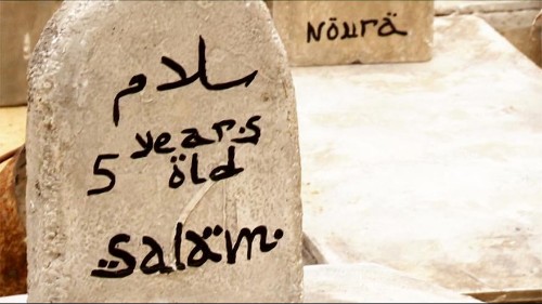 A Bruxelles, un faux cimetière pour rappeler le sort des enfants syriens