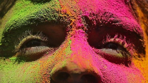 Thousands celebrate Indian festival of Holi