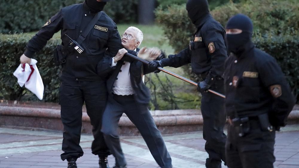 Who is Nina Baginskaya, the 73-year-old Belarusian protester that takes on riot police?