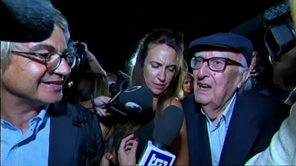 Muere Andrea Camilleri, padre del inspector Montalbano. Italia llora la muerte de su maestro de la novela negra a los 93 años. Comunista declarado, fue muy crítico con Silvio Berlusconi y con el actual ministro del Interior Matteo Salvini.