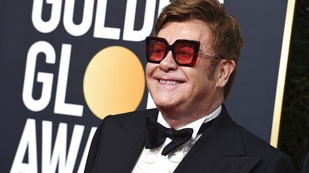 Egymillió dollárt ajánlott fel Elton John az ausztrál tűzvész elleni alapnak