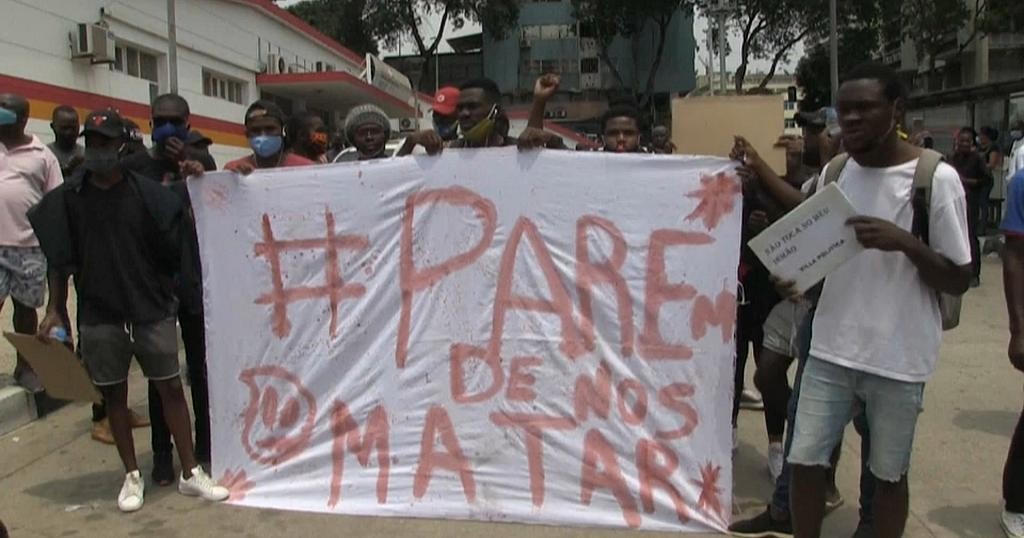 Angolan Doctors Rally Against Police Brutality | Africanews
