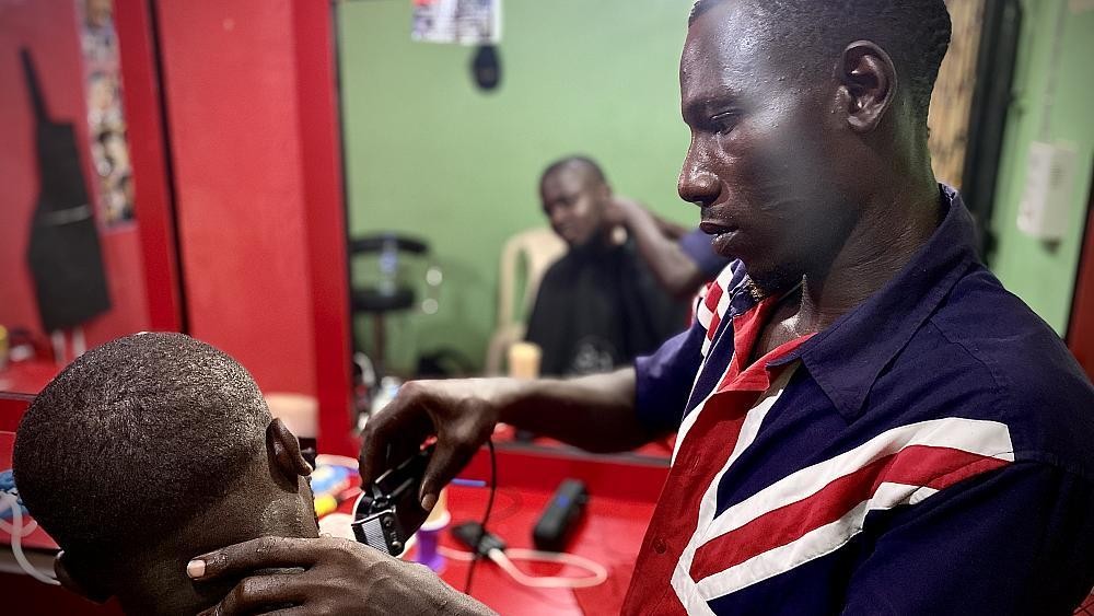 Paying migrants to go back home