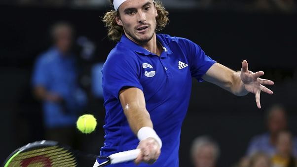 Τσιτσιπάς: Χτύπησε κατά λάθος τον πατέρα του και «τα άκουσε» από τη μητέρα του εν ώρα αγώνα