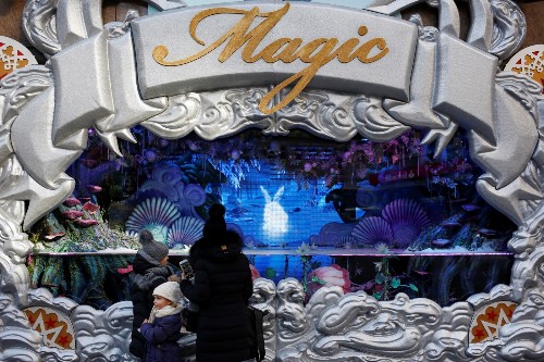 Christmas Window Displays Around the World: Pictures