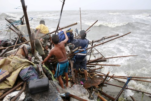 Typhoon Koppu Strikes Philippines: Pictures