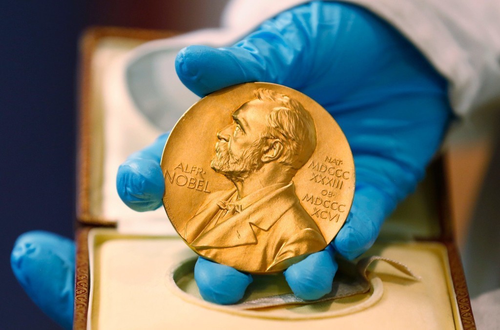 New WH COVID-19 Diagnosis, Nobel Prize & More — Monday's Rundown: Oct. 5
