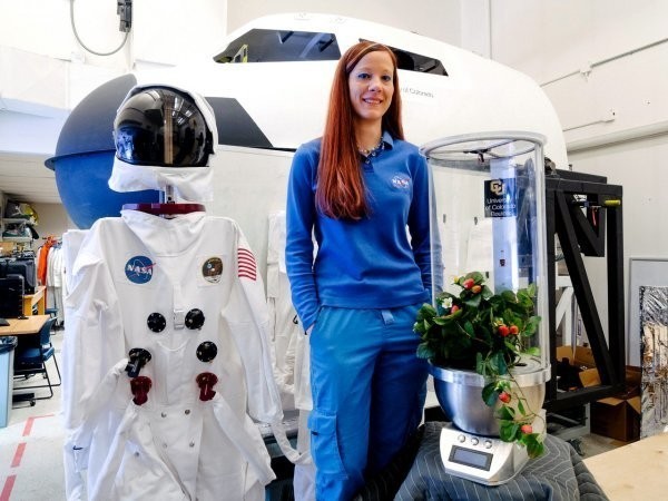 An PhD student invented a robot that can grow fruits and vegetables on Mars