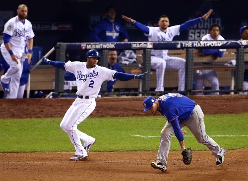 Royals Win in 14 to Take World Series Game 1: Pictures