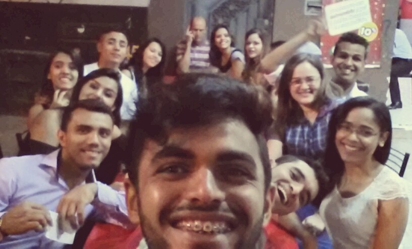 Selfie fazendo uma das coisas que crente mais gosta de fazer... comer!