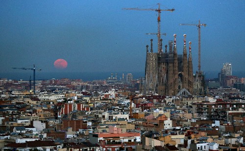 Sagrada Familia cathedral gets building license 130 years after work began