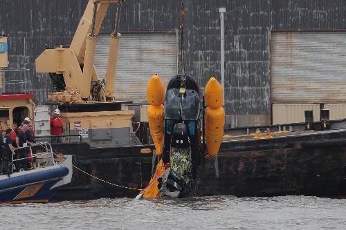 Helicopter crashes into Hudson River in New York, injuring two