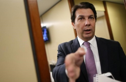 Governo cede e comissão especial adia votação da reforma da Previdência para maio