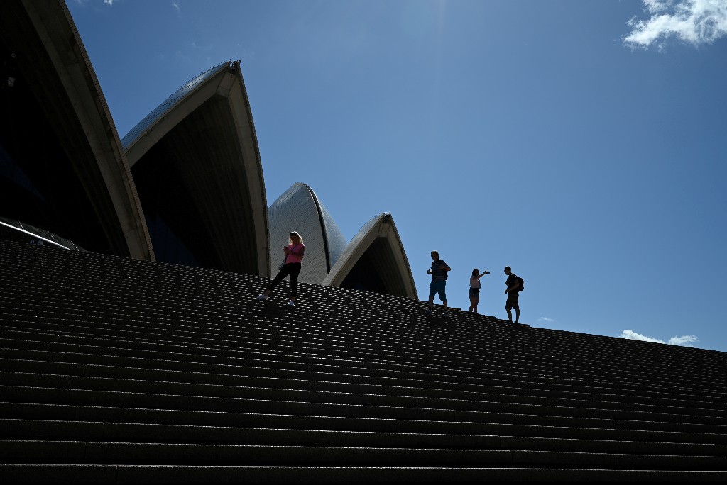 Australia consumers see glimmer of hope, start to spend more